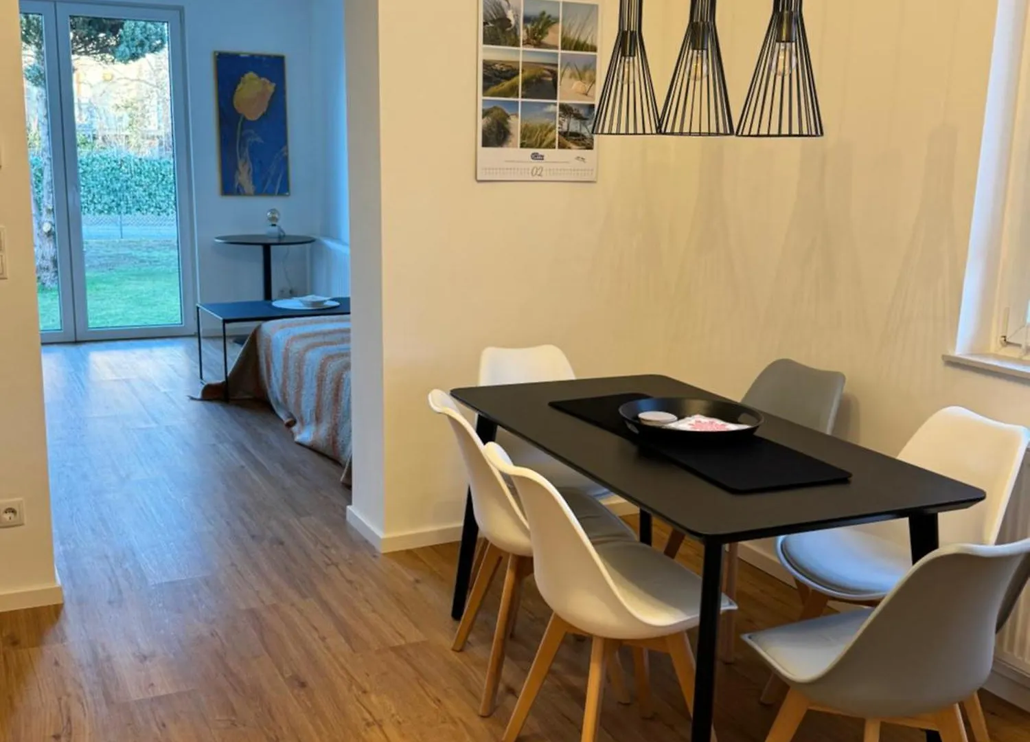 Villa In Vienna In Perfect Situaton Near Vic And Donau Park With Pool And Private Garden Sleeps 4 With 2 Bedrooms, Kitchen And Livingroom And Bath And Private Parking