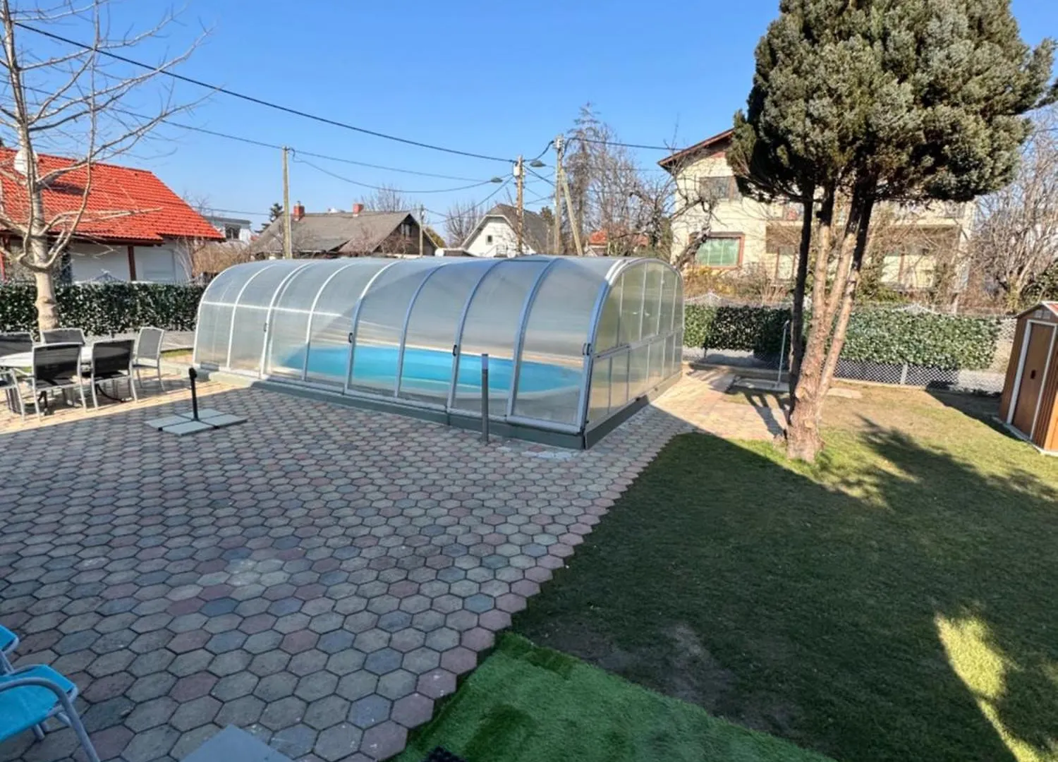 Villa In Vienna In Perfect Situaton Near Vic And Donau Park With Pool And Private Garden Sleeps 4 With 2 Bedrooms, Kitchen And Livingroom And Bath And Private Parking 0*,