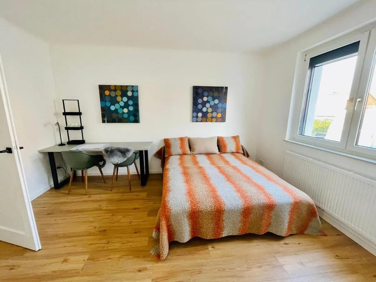 Villa In Vienna In Perfect Situaton Near Vic And Donau Park With Pool And Private Garden Sleeps 4 With 2 Bedrooms, Kitchen And Livingroom And Bath And Private Parking