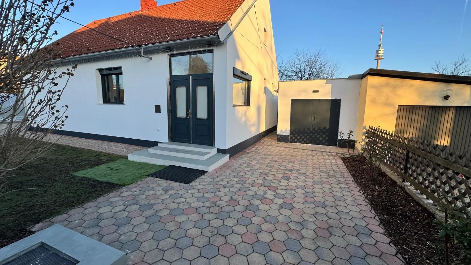 Villa In Vienna In Perfect Situaton Near Vic And Donau Park With Pool And Private Garden Sleeps 4 With 2 Bedrooms, Kitchen And Livingroom And Bath And Private Parking 0*,  오스트리아