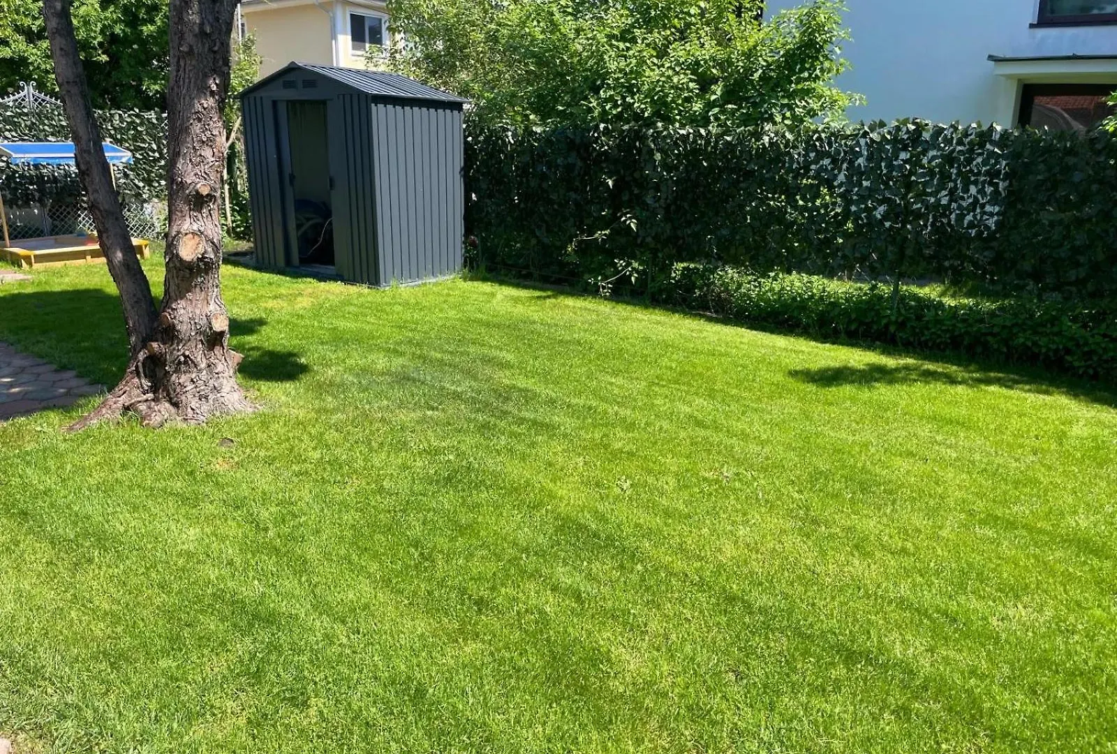 Villa In Vienna In Perfect Situaton Near Vic And Donau Park With Pool And Private Garden Sleeps 4 With 2 Bedrooms, Kitchen And Livingroom And Bath And Private Parking
