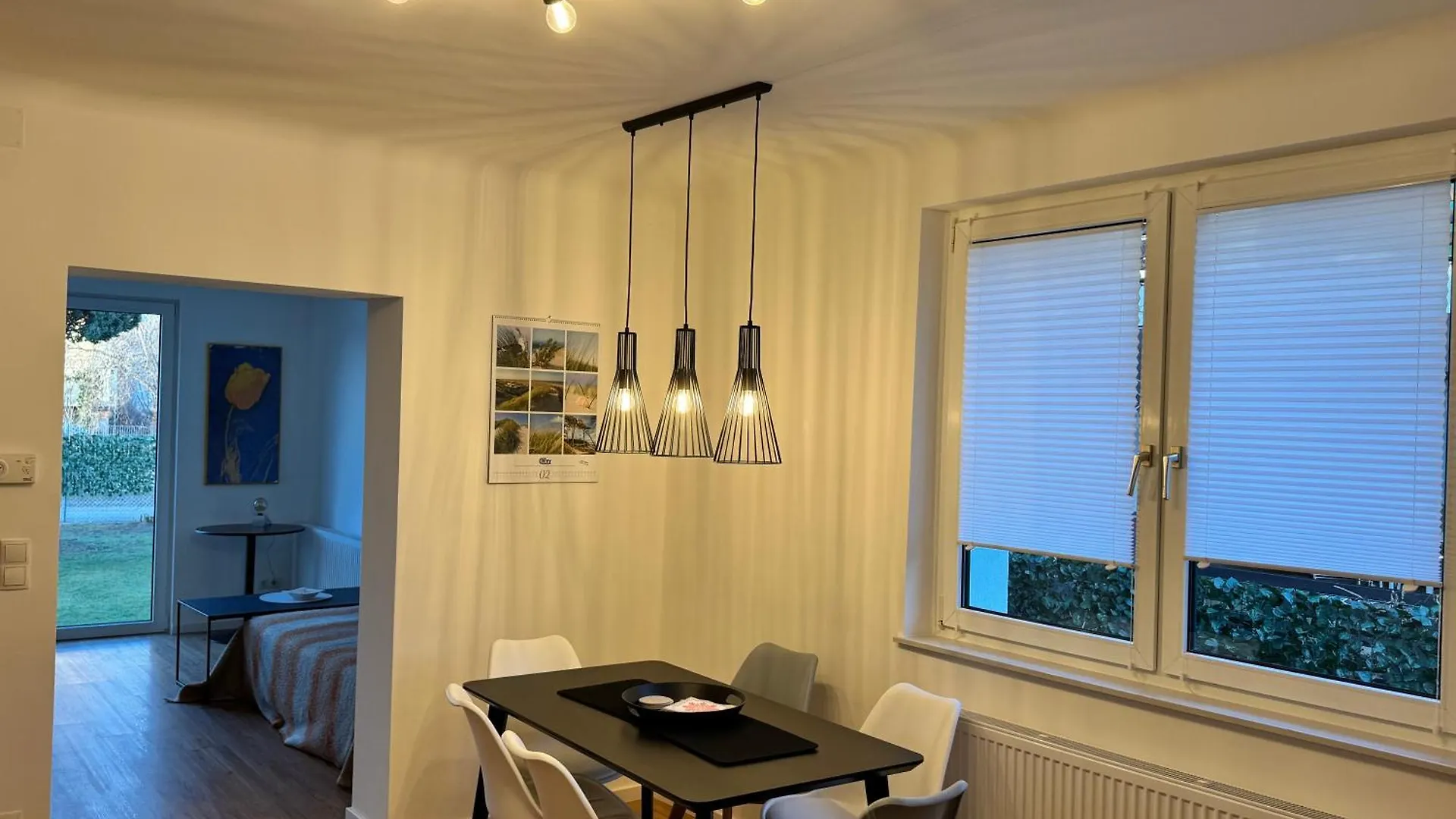 Villa In Vienna In Perfect Situaton Near Vic And Donau Park With Pool And Private Garden Sleeps 4 With 2 Bedrooms, Kitchen And Livingroom And Bath And Private Parking