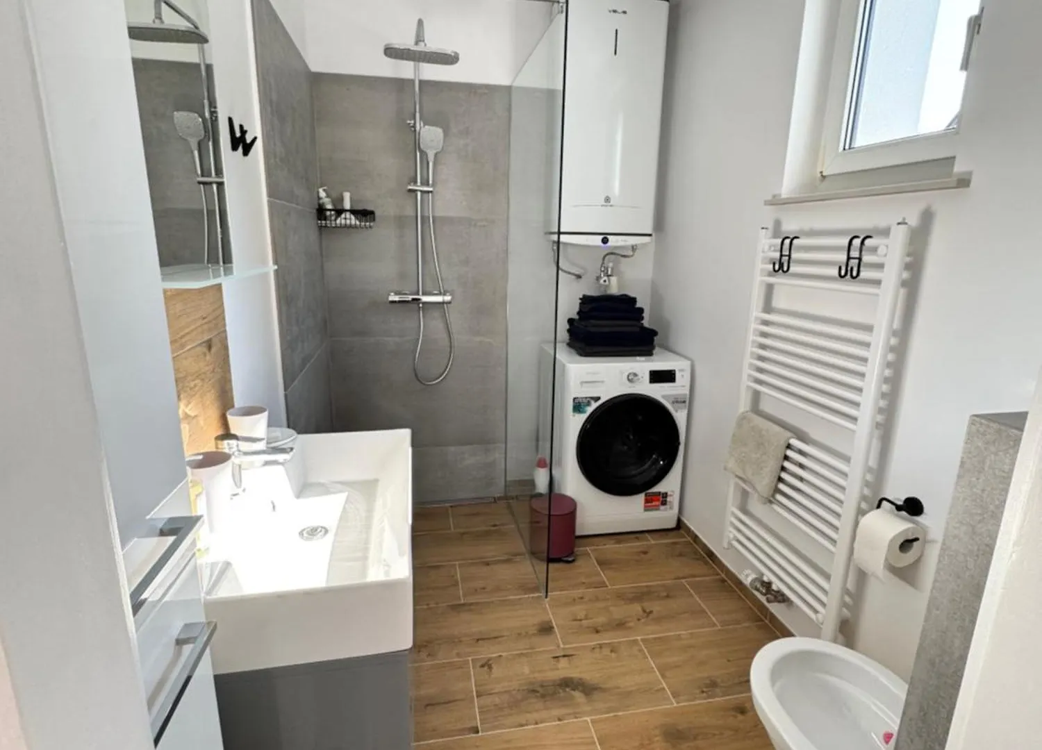 Villa In Vienna In Perfect Situaton Near Vic And Donau Park With Pool And Private Garden Sleeps 4 With 2 Bedrooms, Kitchen And Livingroom And Bath And Private Parking 0*,  Austria