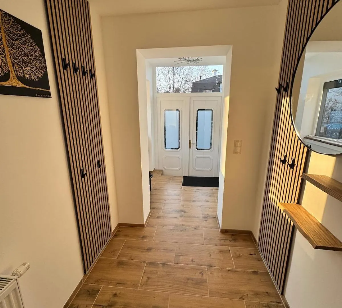 Villa In Vienna In Perfect Situaton Near Vic And Donau Park With Pool And Private Garden Sleeps 4 With 2 Bedrooms, Kitchen And Livingroom And Bath And Private Parking