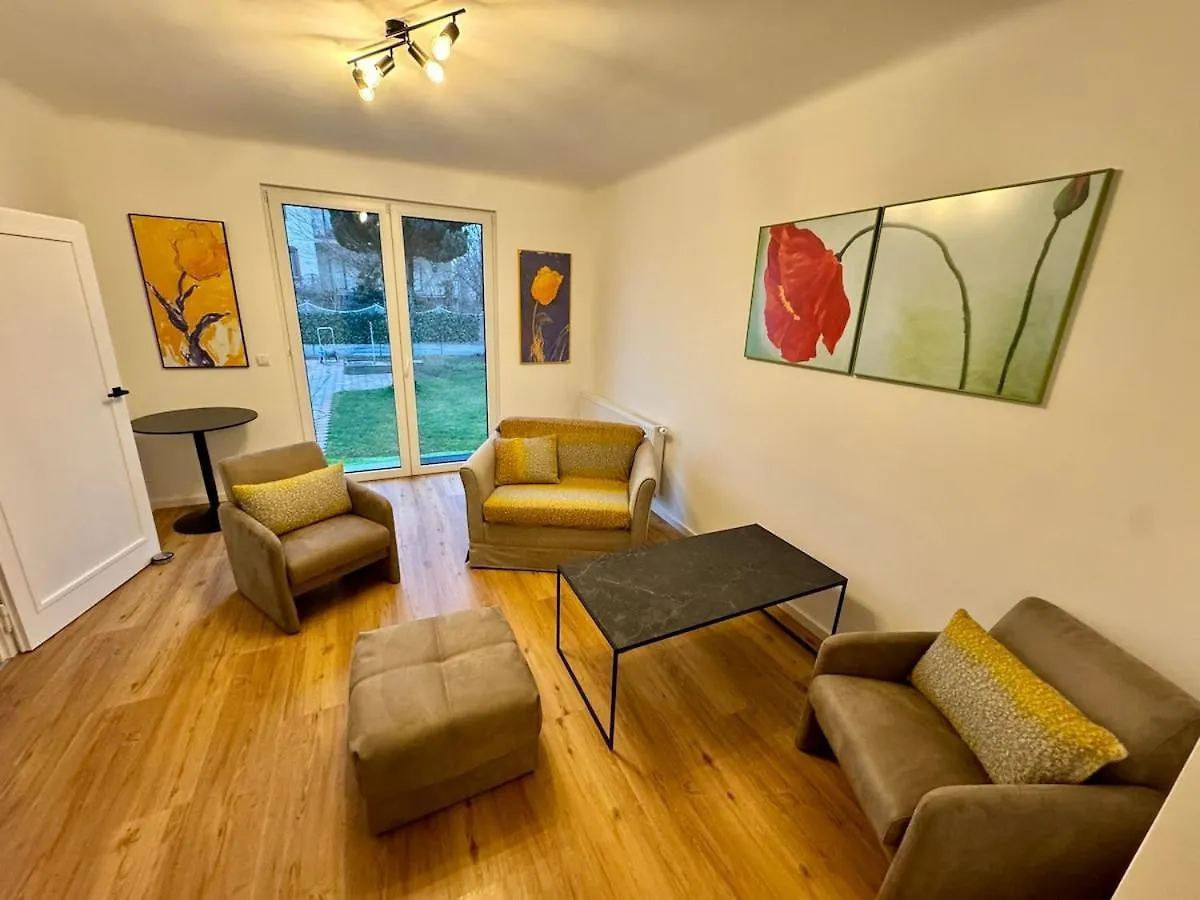 Villa In Vienna In Perfect Situaton Near Vic And Donau Park With Pool And Private Garden Sleeps 4 With 2 Bedrooms, Kitchen And Livingroom And Bath And Private Parking 0*,