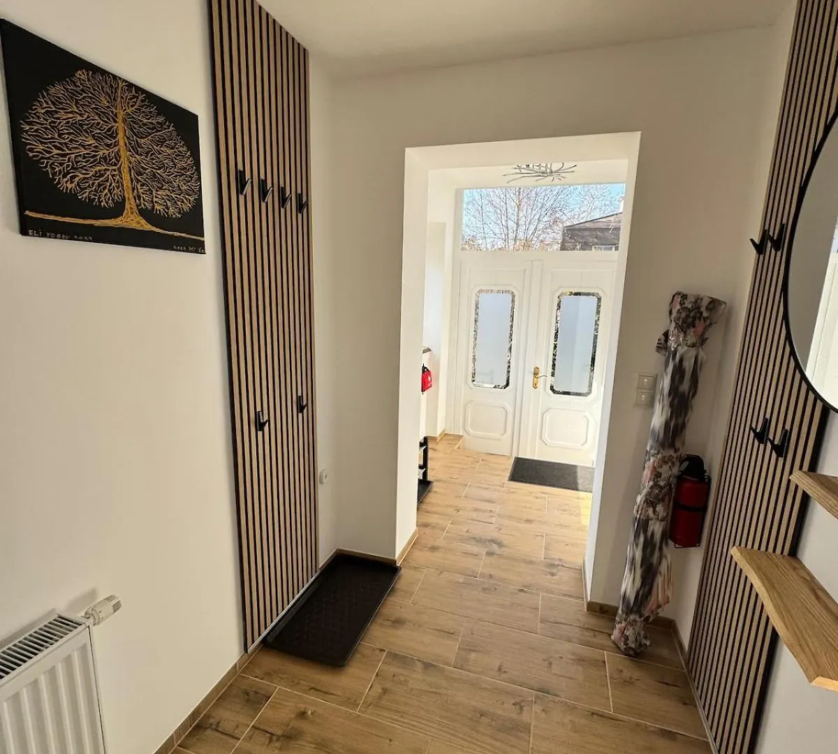Villa In Vienna In Perfect Situaton Near Vic And Donau Park With Pool And Private Garden Sleeps 4 With 2 Bedrooms, Kitchen And Livingroom And Bath And Private Parking