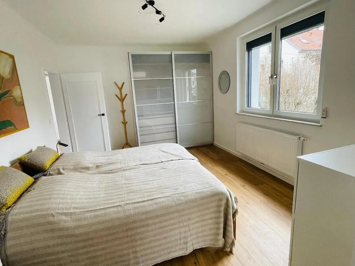 Villa In Vienna In Perfect Situaton Near Vic And Donau Park With Pool And Private Garden Sleeps 4 With 2 Bedrooms, Kitchen And Livingroom And Bath And Private Parking Austria