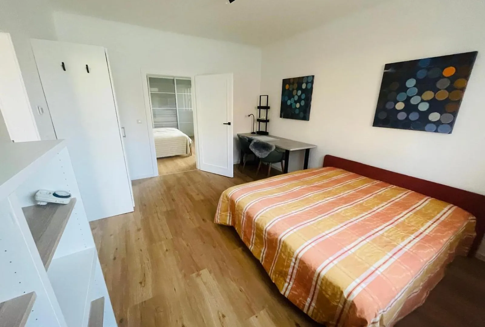 Villa In Vienna In Perfect Situaton Near Vic And Donau Park With Pool And Private Garden Sleeps 4 With 2 Bedrooms, Kitchen And Livingroom And Bath And Private Parking