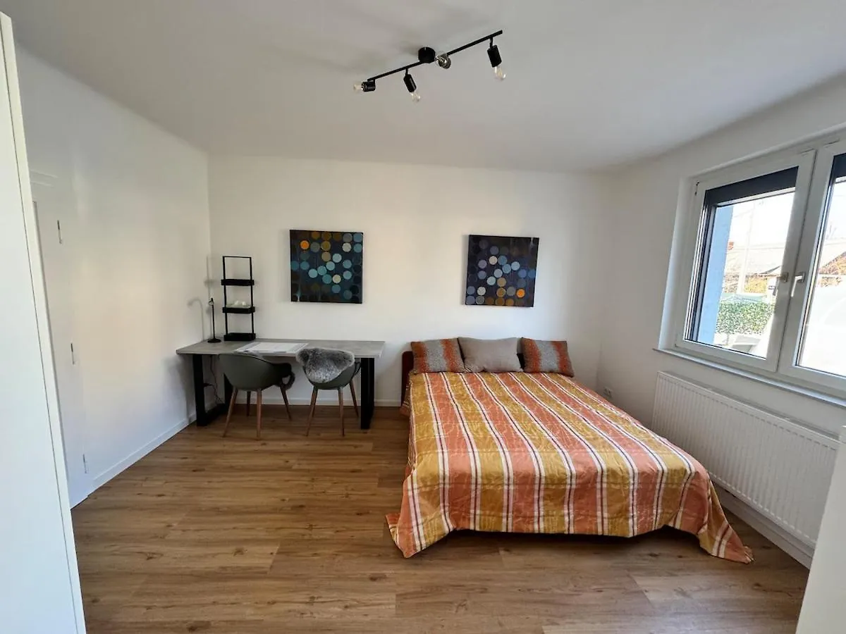 Villa In Vienna In Perfect Situaton Near Vic And Donau Park With Pool And Private Garden Sleeps 4 With 2 Bedrooms, Kitchen And Livingroom And Bath And Private Parking 0*,  Austria