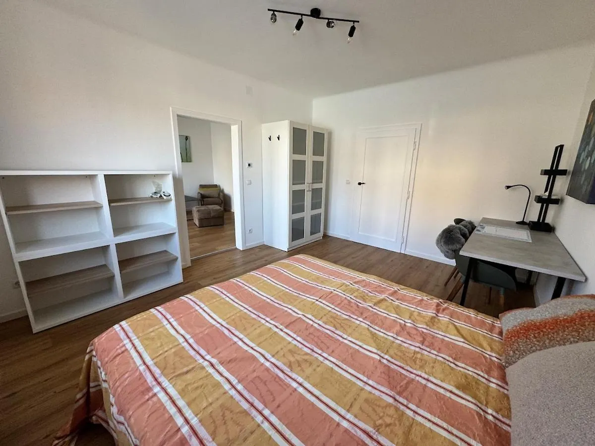 Villa In Vienna In Perfect Situaton Near Vic And Donau Park With Pool And Private Garden Sleeps 4 With 2 Bedrooms, Kitchen And Livingroom And Bath And Private Parking