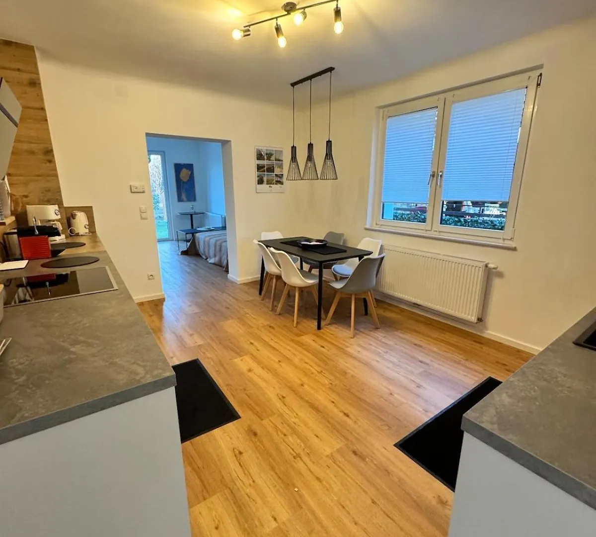 Villa In Vienna In Perfect Situaton Near Vic And Donau Park With Pool And Private Garden Sleeps 4 With 2 Bedrooms, Kitchen And Livingroom And Bath And Private Parking